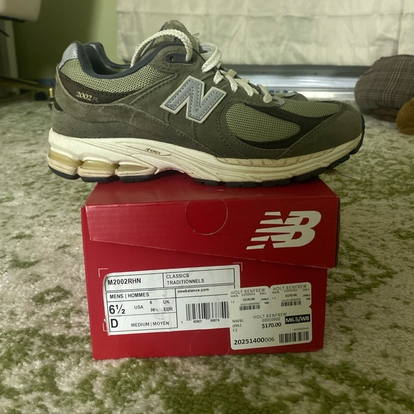 New Balance 2002r in olive brown - Picture 2 of 3